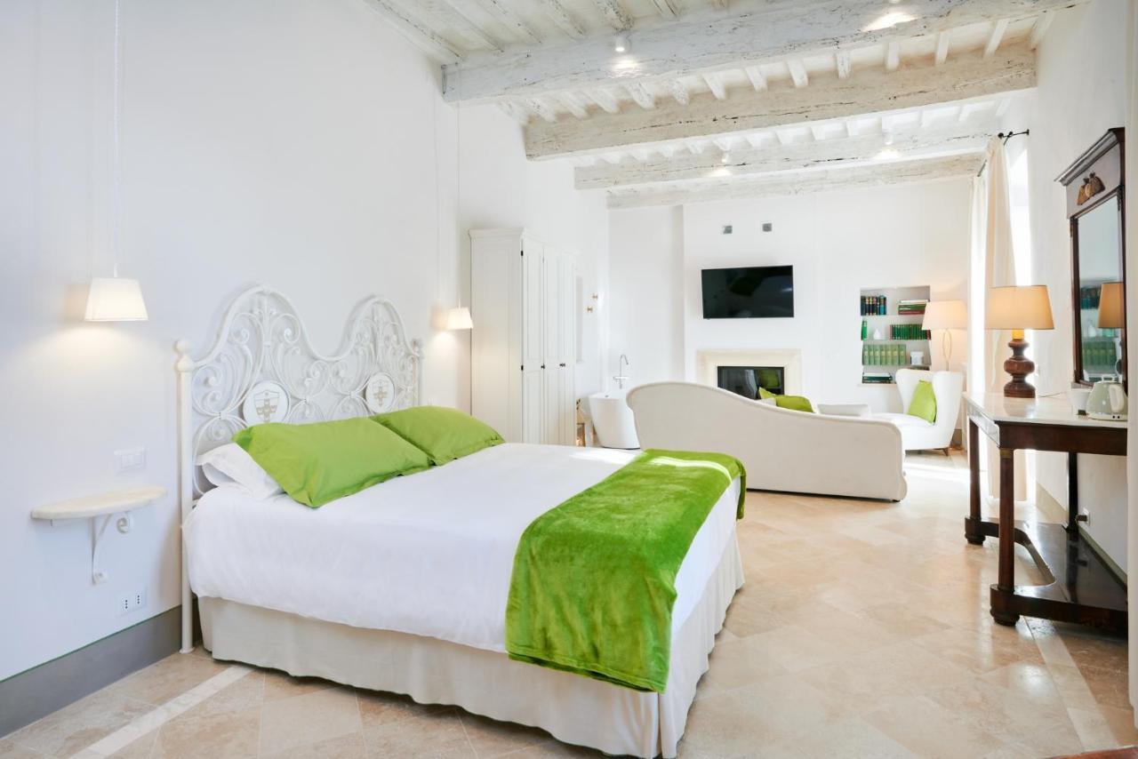 サルテアーノ Palazzo Pio III - Residenza D'Epoca Bed & Breakfast エクステリア 写真